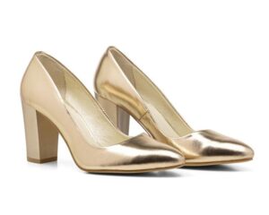 Złote buty w stylizacjach: idealne okazje i porady, kiedy je nosić