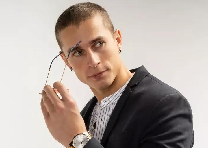 Stylizacja fryzury na jeża