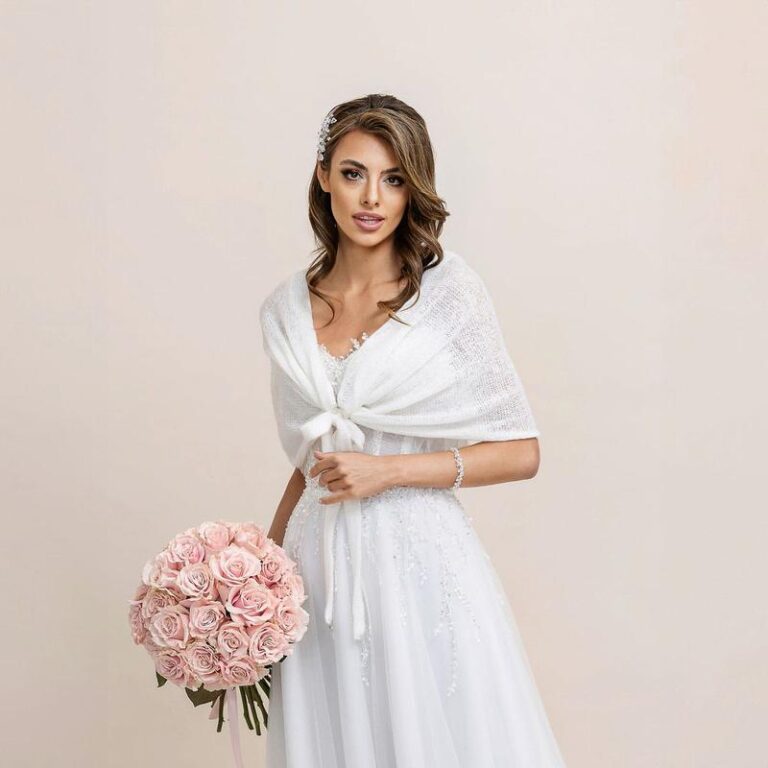 Idealne bolerko do koronkowej sukni ślubnej – jak uniknąć modowych błędów?