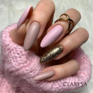 Jasne lakiery do paznokci matowe – elegancja na każdą okazję