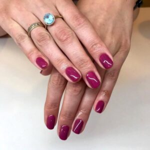 Manicure hybrydowy: Poznaj ceny i najnowsze trendy w pielęgnacji paznokci