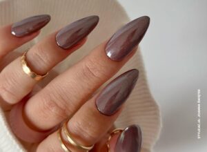 Odkryj ciepło swojego manicure w brązowych odcieniach paznokci