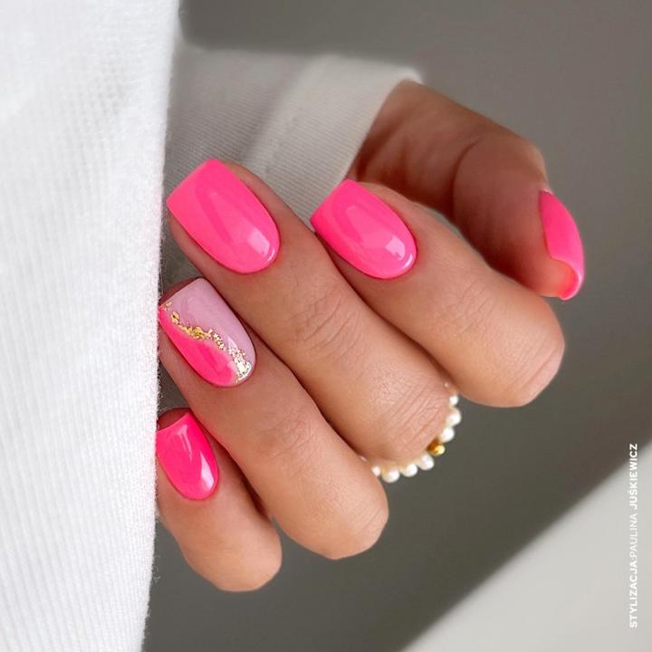 Różowe paznokcie na lato