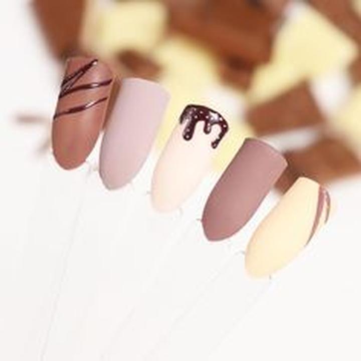 Trendy w stylizacji paznokci matowych