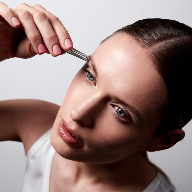 Usuwanie drzazg spod paznokci