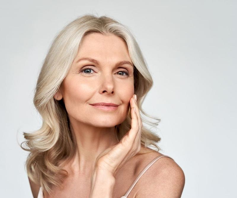 Kiedy zaczyna się dojrzała cera? Odkrywamy fakty i mity o zmianach skóry