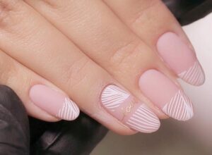 Odkryj magię paznokci stemplowanych: praktyczny poradnik dla każdej pasjonatki