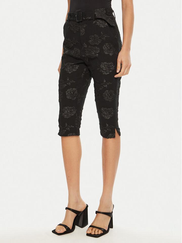 Stylizacje codzienne ze spodniami capri