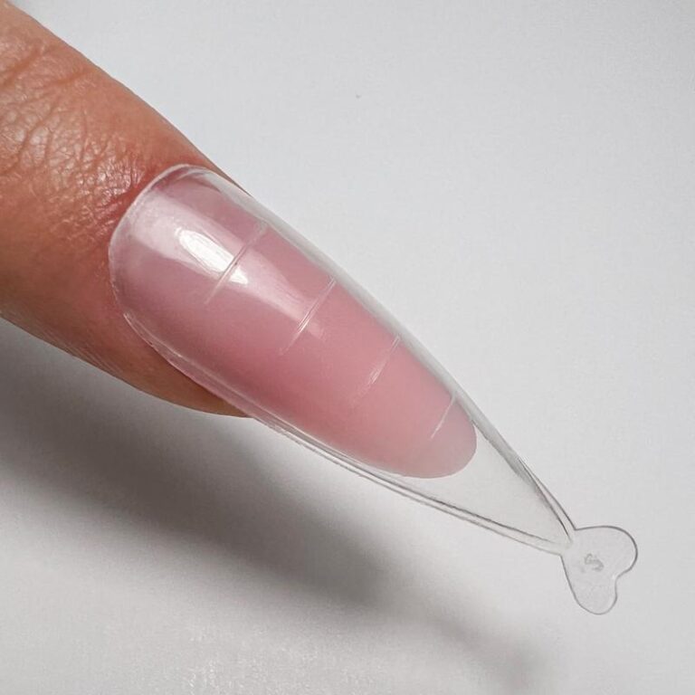 Dual forms – Odkryj innowacyjną metodę przedłużania paznokci, która zachwyca rezultatem