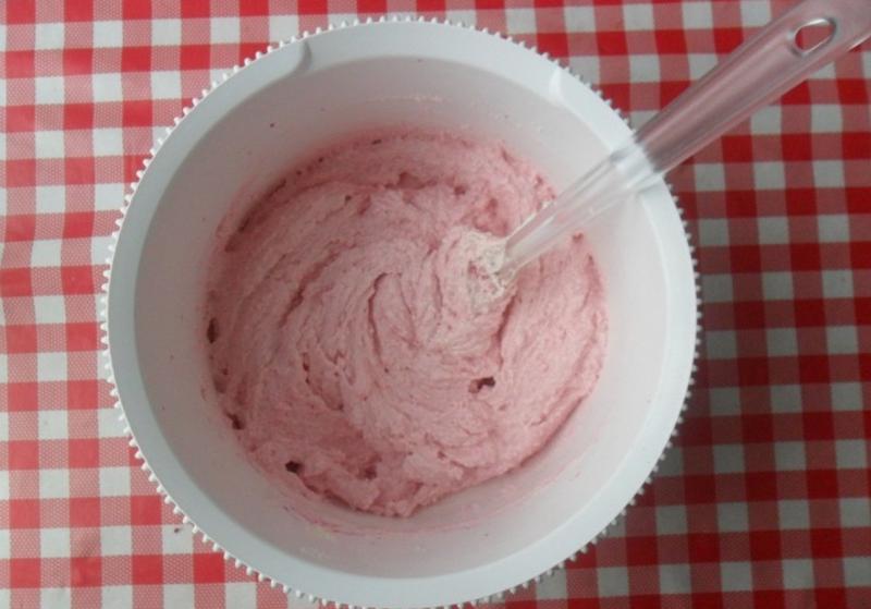 Różowy krem do rąk: codzienny dotyk delikatności w pielęgnacji dłoni