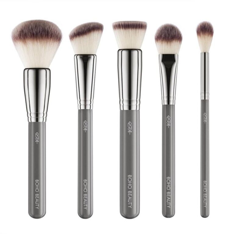 Sposoby na to, jak wyczyścić pędzle do makijażu w 8 prostych krokach