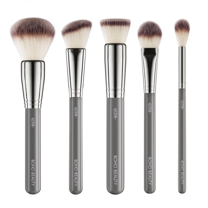 Sposoby na to, jak wyczyścić pędzle do makijażu w 8 prostych krokach