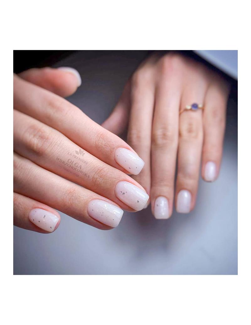 Minimalizm w stylizacji paznokci