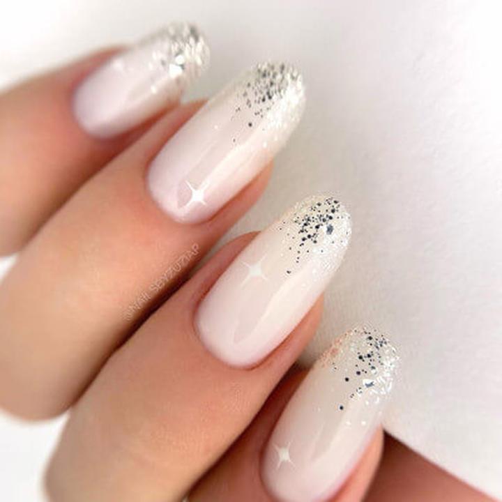 Trendy manicure hybrydowy jesień 2023