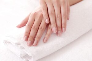Jakie są ceny manicure klasycznego i co na nie wpływa?