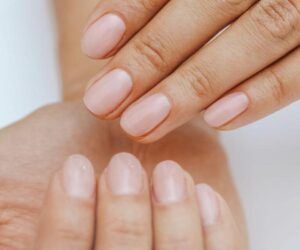 Manicure japoński krok po kroku – prosty poradnik dla pięknych paznokci