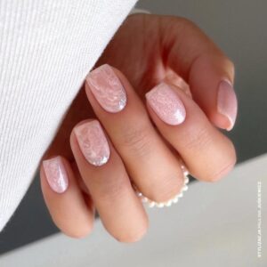 Odkryj najmodniejsze kolory hybryd i wybierz idealne bazy do stylizacji paznokci