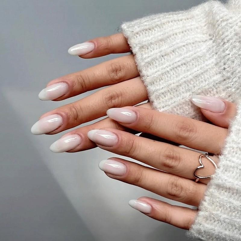 Odkryj najprostszy manicure bez manicure z mleczną bazą hybrydową