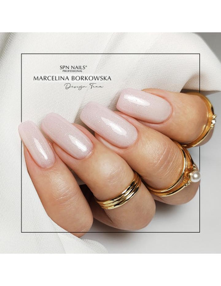 Dobór mlecznej bazy do paznokci