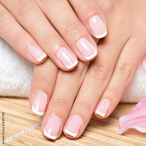 Jak wybrać idealny lakier do french manicure? Odkryj najlepsze opcje dla siebie!
