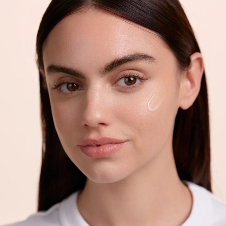 Odkryj najlepszy podkład do cery trądzikowej – skuteczne krycie bez ryzyka podrażnień