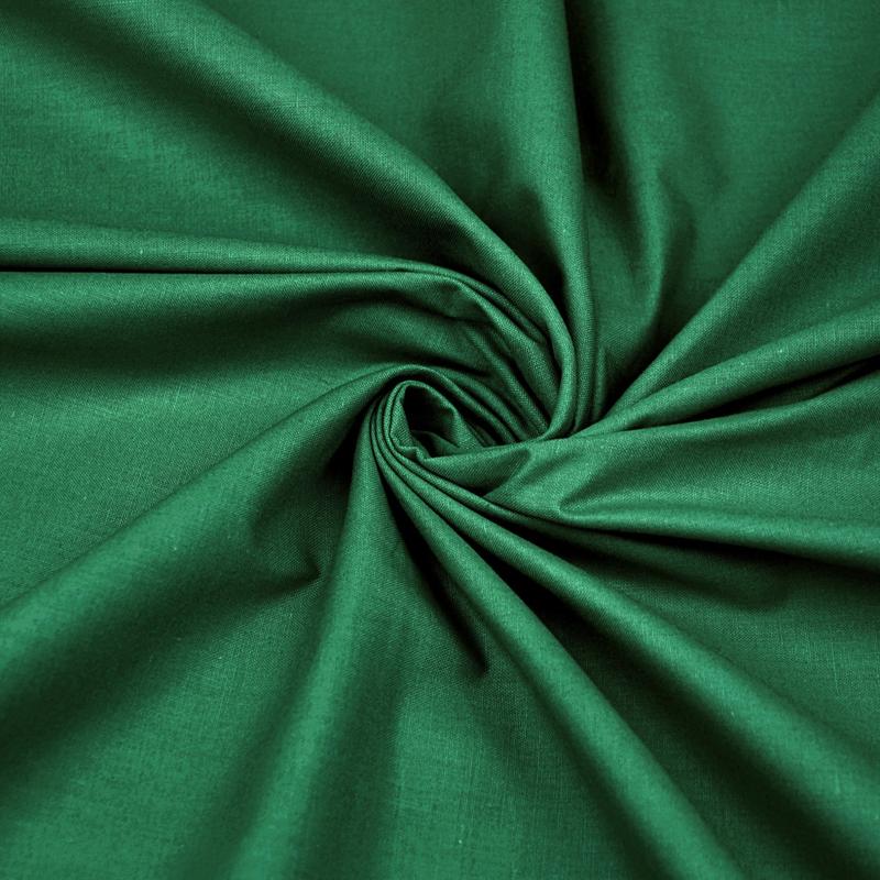 Butelkowa zieleń na paznokciach