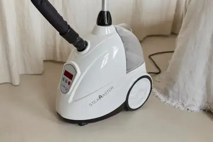 Prasowanie spodni bez żelazka