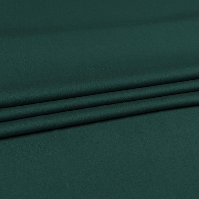 Butelkowa zieleń na paznokciach: Odkryj modne stylizacje z intensywnym kolorem