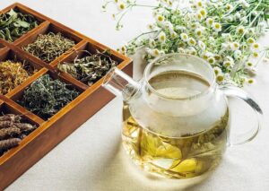 Naturalne napary: 7 ziół, które zadbają o Twoją cerę