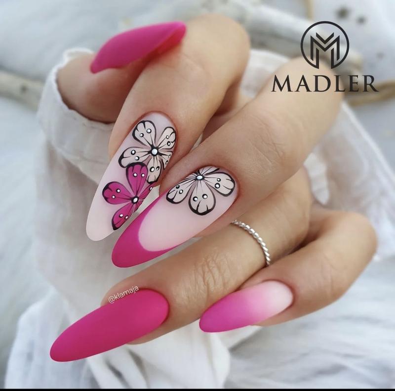 Paznokcie z kwiatami