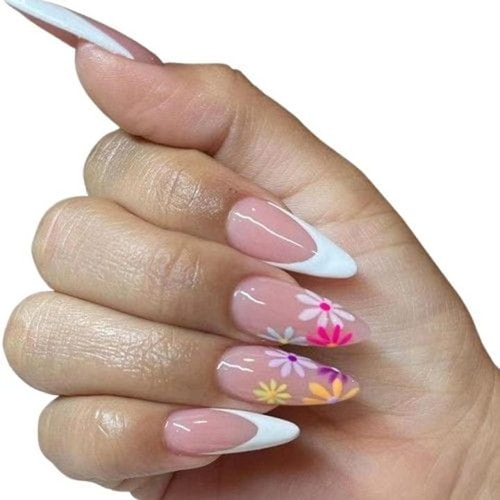 Suszone kwiaty w manicure