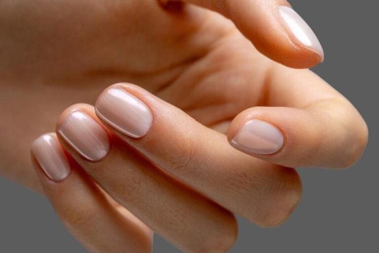 Czym malować wzorki na paznokciach? 7 praktycznych technik dla perfekcyjnego manicure