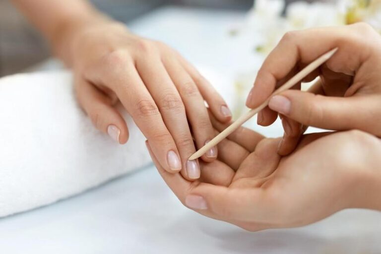 Manicure biologiczny – odkryj sekrety tego wyjątkowego zabiegu pielęgnacyjnego